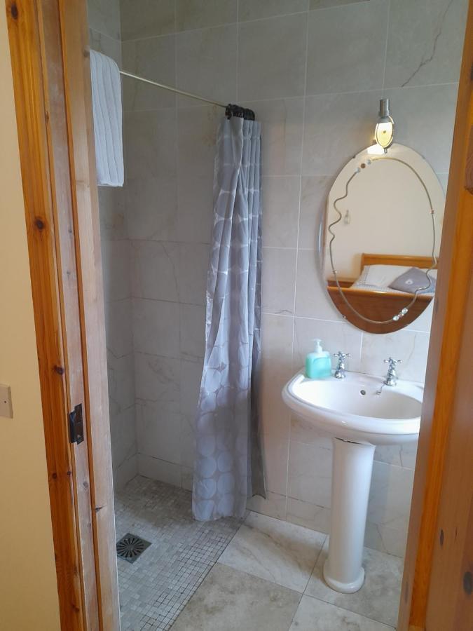 مبيت وإفطار نوك Golden Rose House المظهر الخارجي الصورة